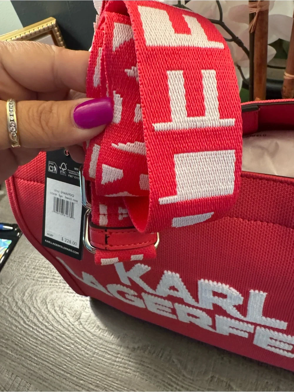 NWT
Karl Lagerfeld Large Pink Canvas Tote Adjustable Guitar Strap - Picture 4 of 9